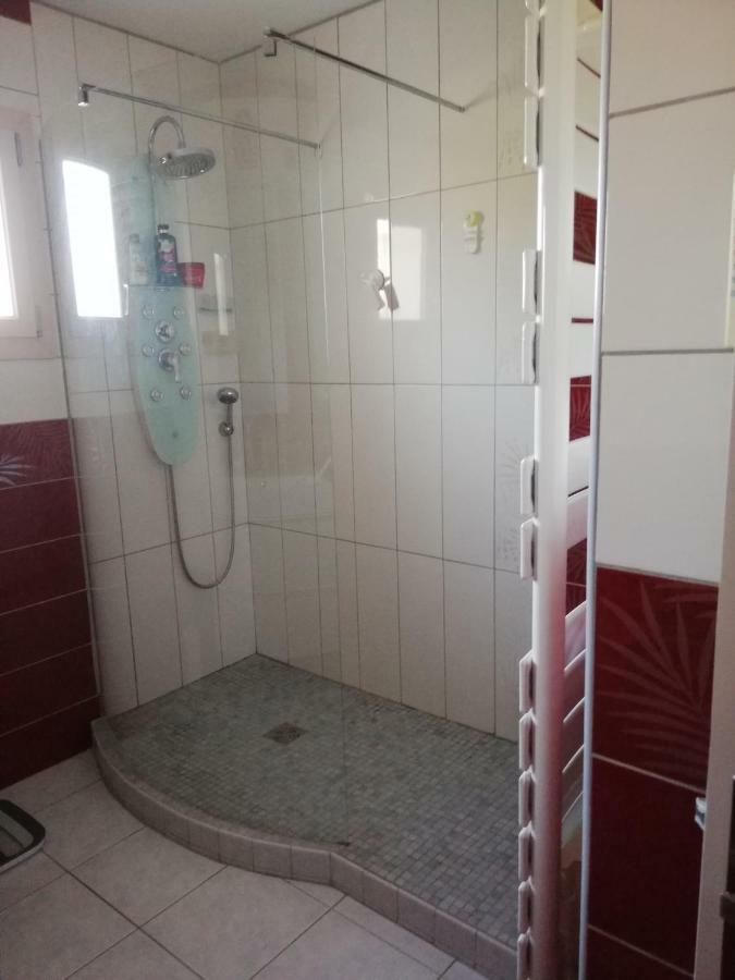 Chambre Privee Calme,Campagne,Etape,Deplacement Pro,Abri Moto Velo,Parking Vaux-sur-Vienne Luaran gambar